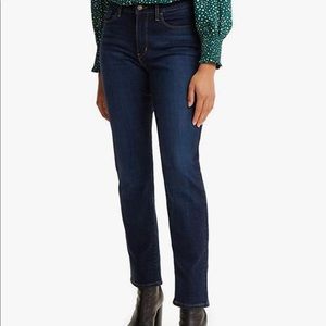 Levis classic straight fit